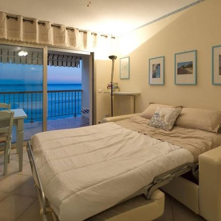 Charmant T3 Front De Mer Appartement Roquebrune-Cap-Martin Buitenkant foto