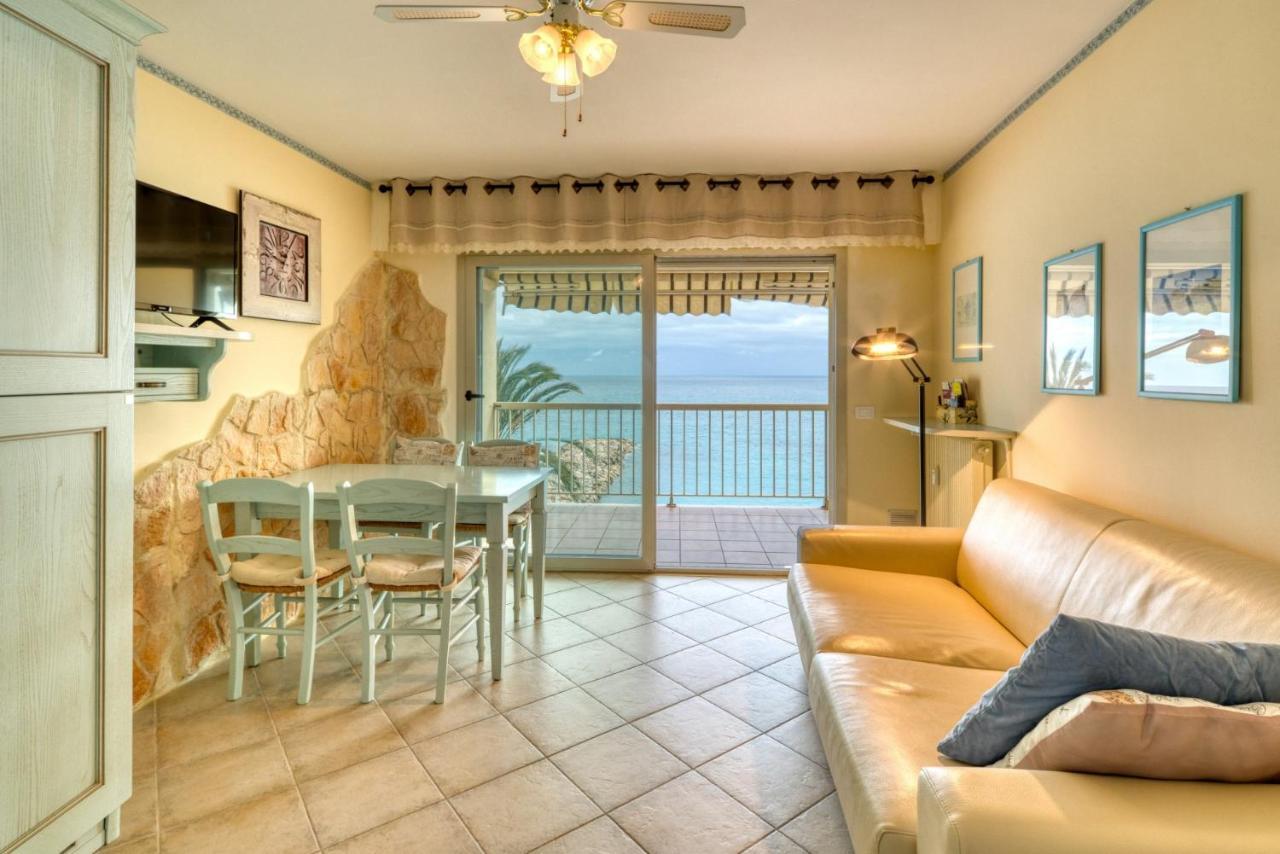Charmant T3 Front De Mer Appartement Roquebrune-Cap-Martin Buitenkant foto