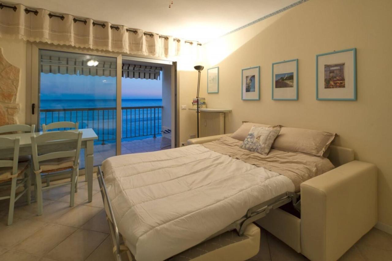 Charmant T3 Front De Mer Appartement Roquebrune-Cap-Martin Buitenkant foto